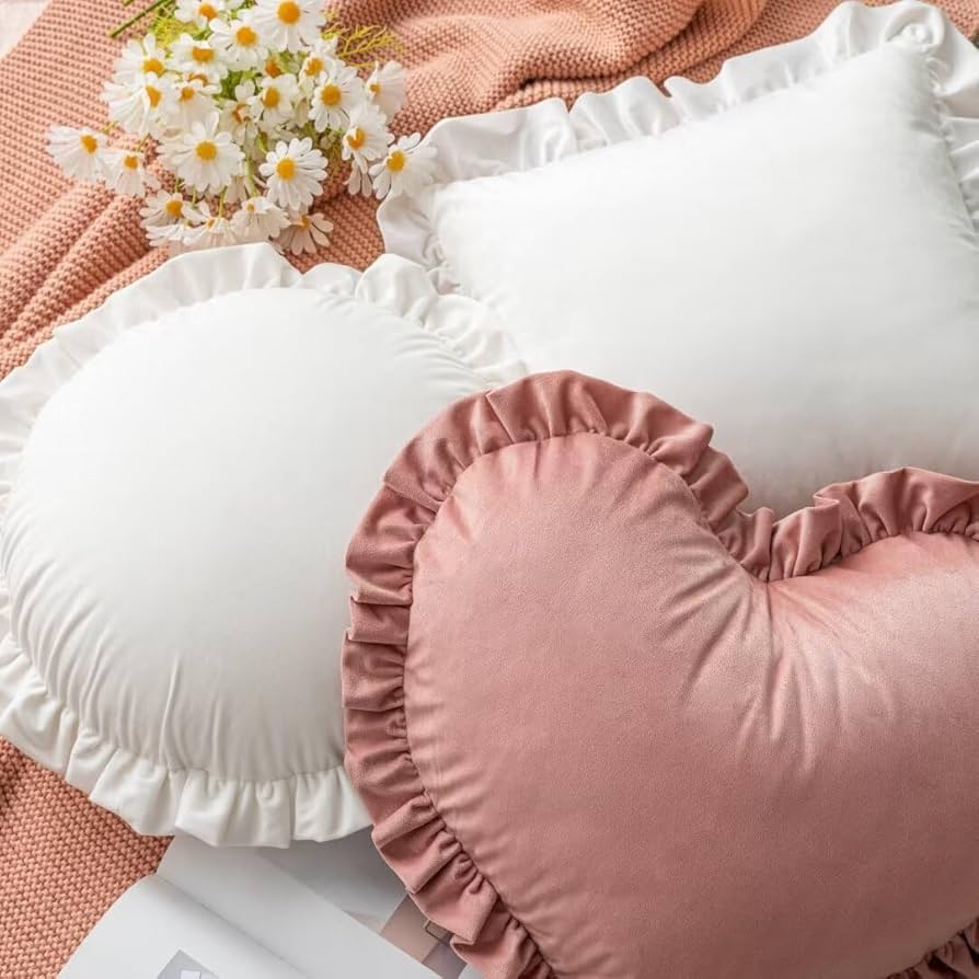 Amazon.com: YIGIRL Heart-Shaped Throw Pillow 20×16 Inch